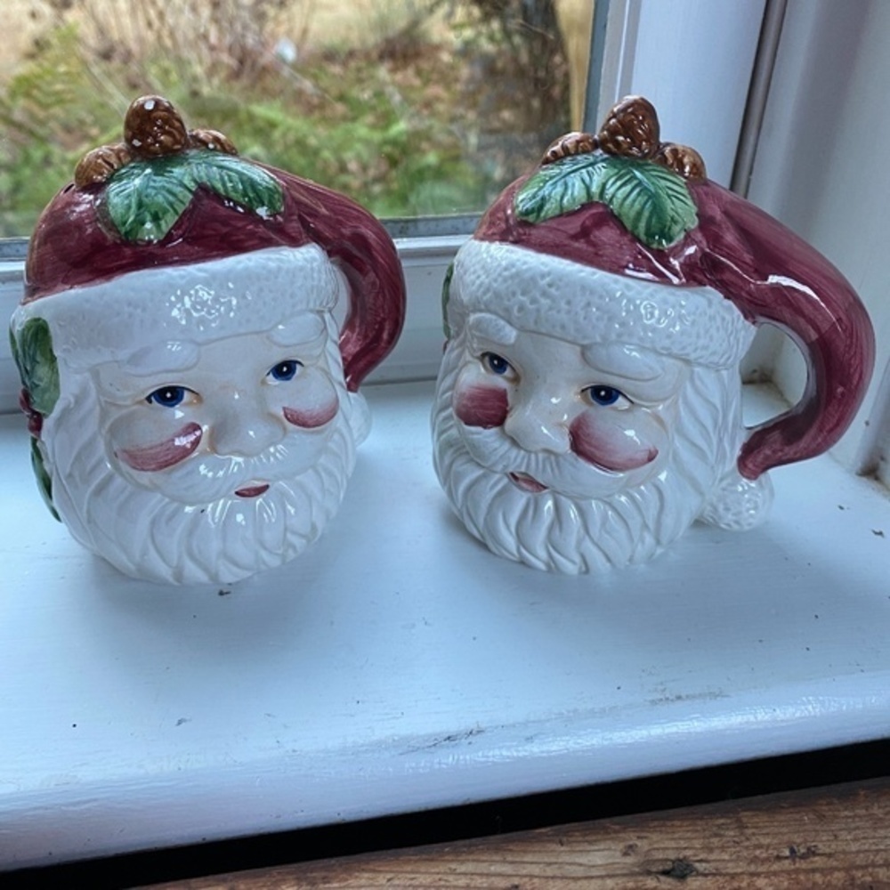 Vintage Santa Claus Christmas Salt & Pepper Shaker - Picture 3 of 5